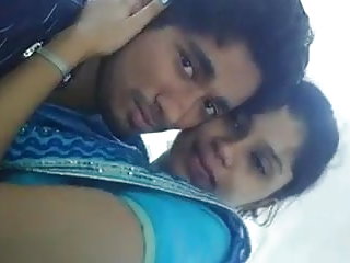 दो के seksi vidiyo लिए अंधेरा-बालों वाली बेब में लाल संगठन