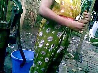 सुपर सेक्सी सेक्सी इंडियन पोर्न महिला चूसना उनके सही सड़क पर